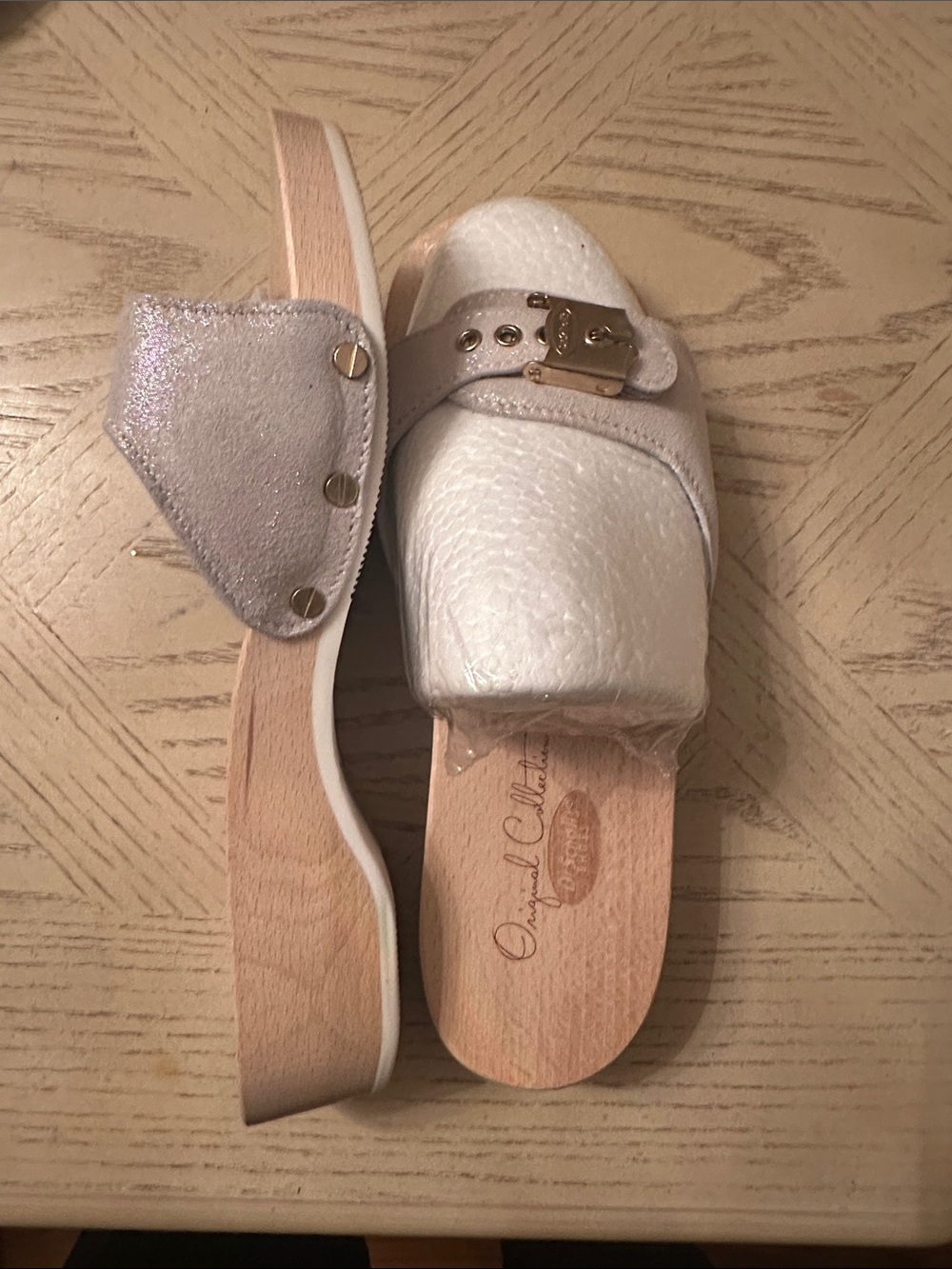Dr.Scholl’s White Textured Leather Slide Clogs with Metallic Accent - Picture 3 of 8